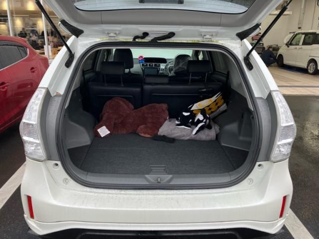 TOYOTA PRIUS Alpha 2014