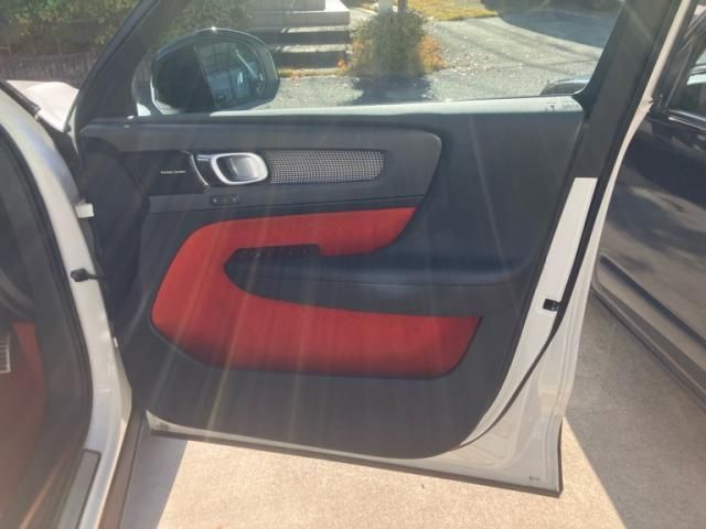 VOLVO VOLVO XC40 2019