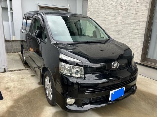 TOYOTA VOXY 2009
