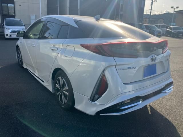 TOYOTA PRIUS PHV 2021