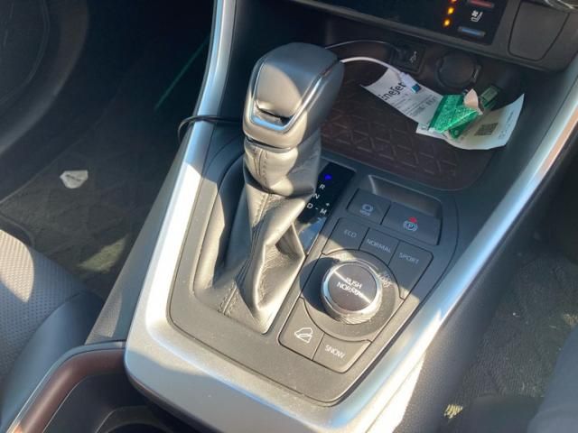 TOYOTA RAV4 4WD 2025