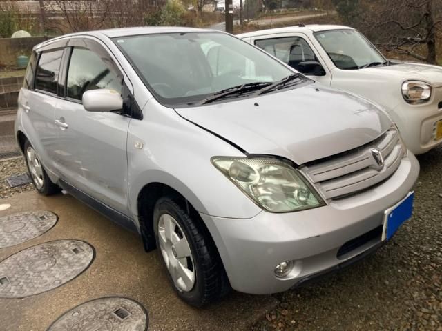 TOYOTA IST 4WD 2005