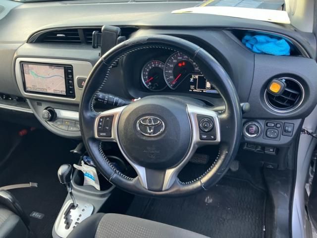 TOYOTA VITZ 2014