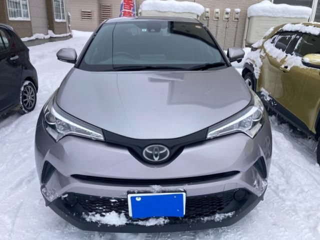 TOYOTA C-HR 4WD 2017