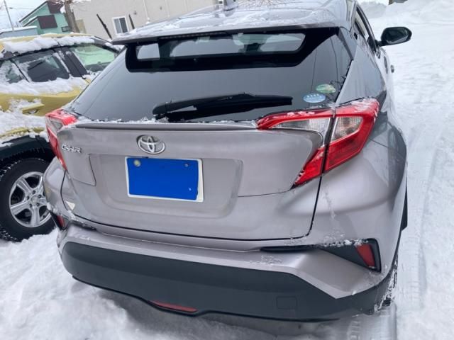 TOYOTA C-HR 4WD 2017