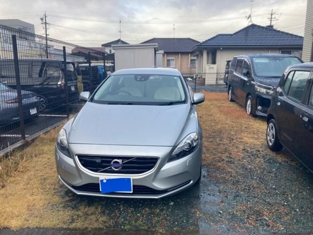 VOLVO VOLVO V40 2013
