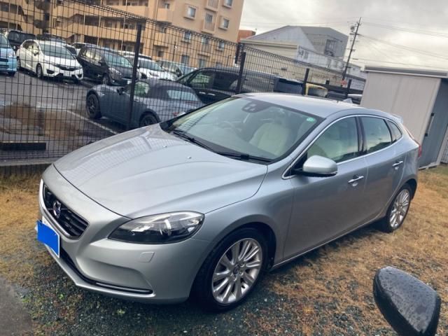 VOLVO VOLVO V40 2013