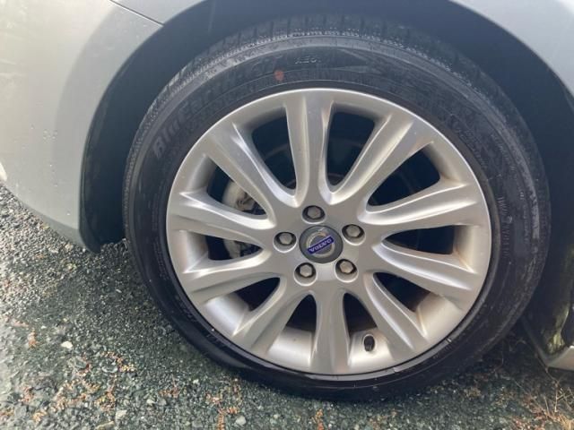 VOLVO VOLVO V40 2013