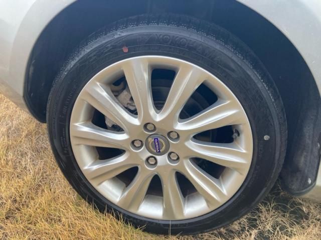 VOLVO VOLVO V40 2013