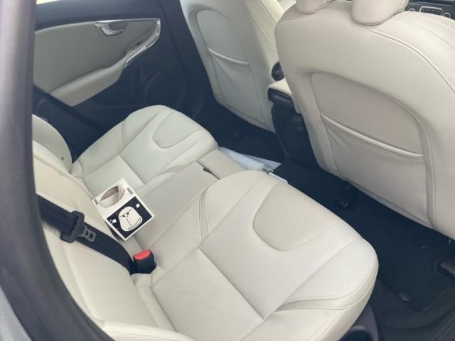 VOLVO VOLVO V40 2013