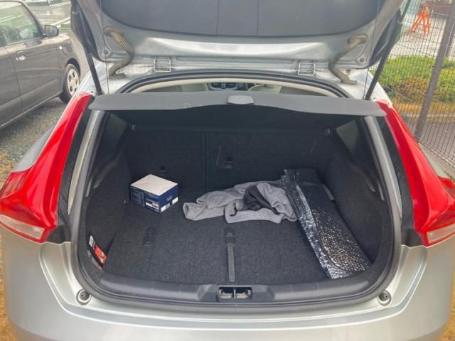 VOLVO VOLVO V40 2013