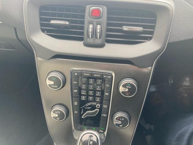 VOLVO VOLVO V40 2013