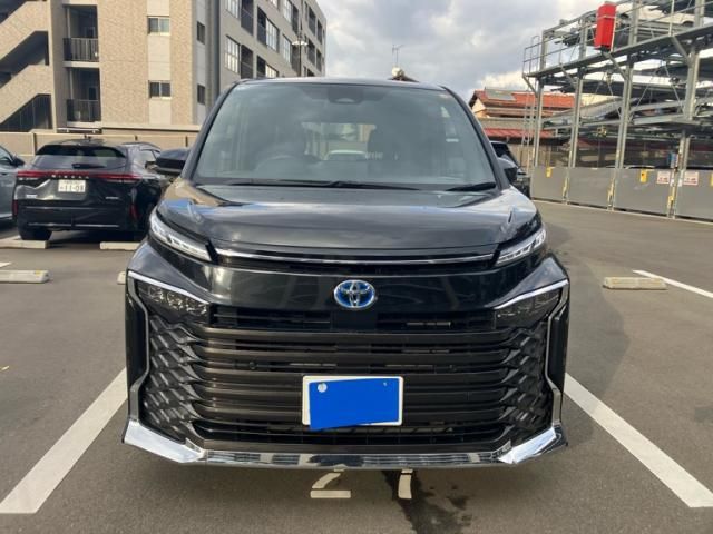 TOYOTA VOXY HYBRID 2024