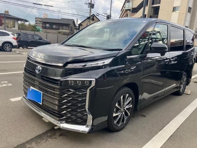 TOYOTA VOXY HYBRID 2024