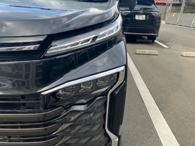 TOYOTA VOXY HYBRID 2024