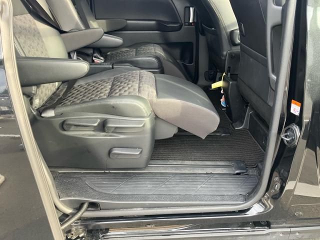 TOYOTA VOXY HYBRID 2024