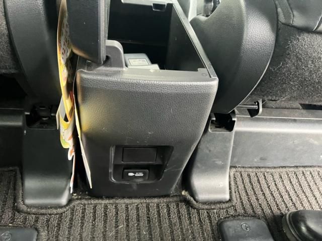 TOYOTA VOXY HYBRID 2024