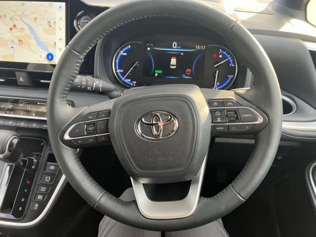 TOYOTA VOXY HYBRID 2024