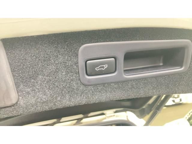 TOYOTA HARRIER 2WD 2019