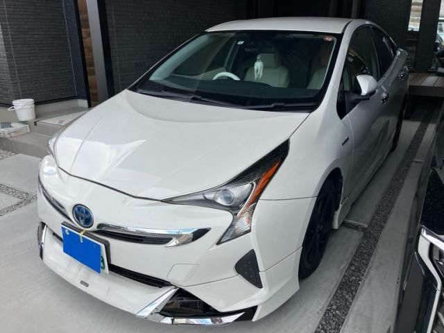 TOYOTA PRIUS 2017