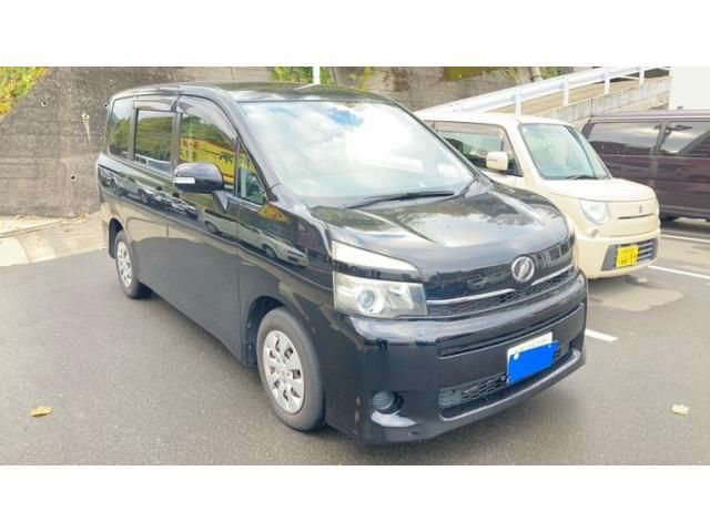 TOYOTA VOXY 2011