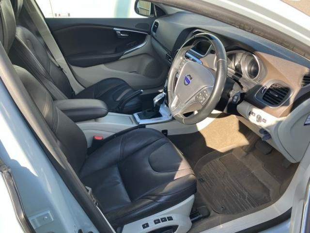 VOLVO VOLVO V40 2013