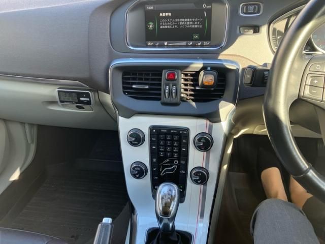 VOLVO VOLVO V40 2013