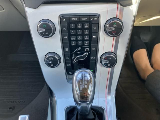 VOLVO VOLVO V40 2013