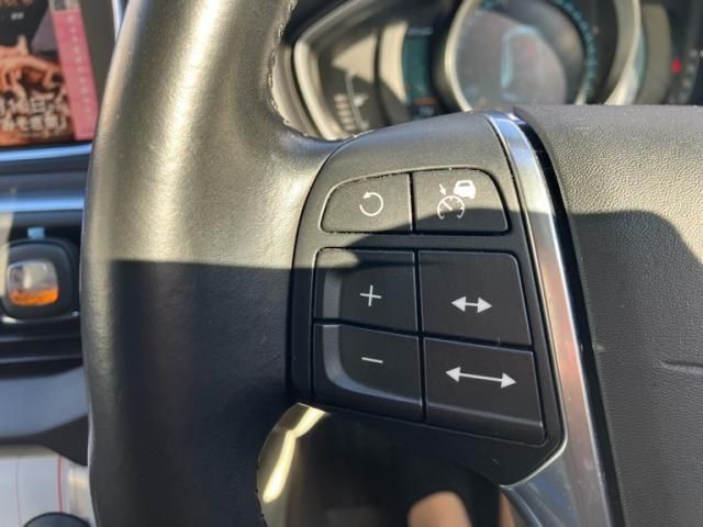 VOLVO VOLVO V40 2013