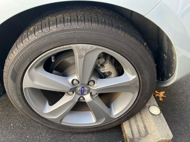 VOLVO VOLVO V40 2013