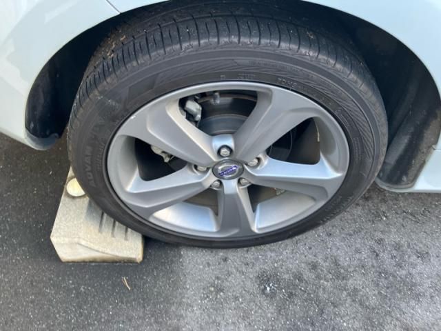 VOLVO VOLVO V40 2013