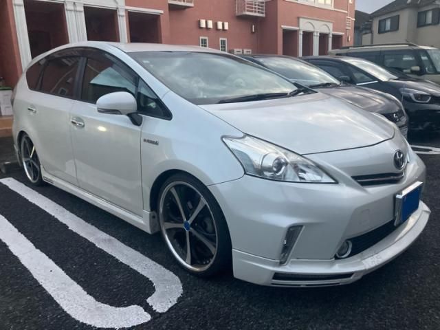 TOYOTA PRIUS Alpha 2015