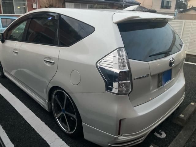 TOYOTA PRIUS Alpha 2015