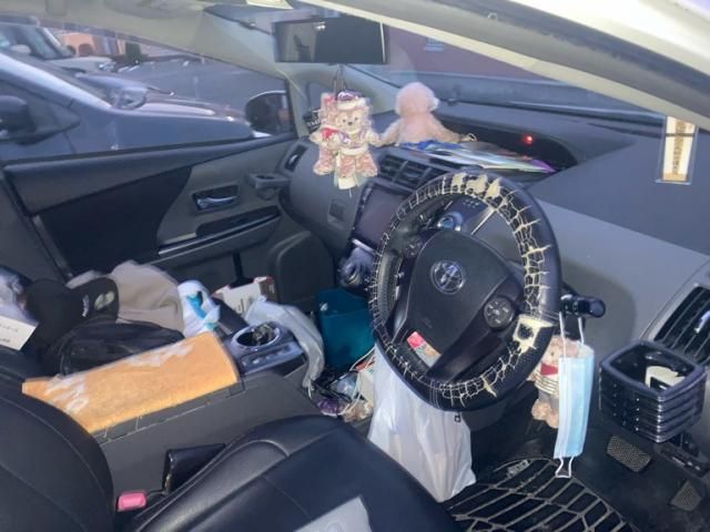 TOYOTA PRIUS Alpha 2015