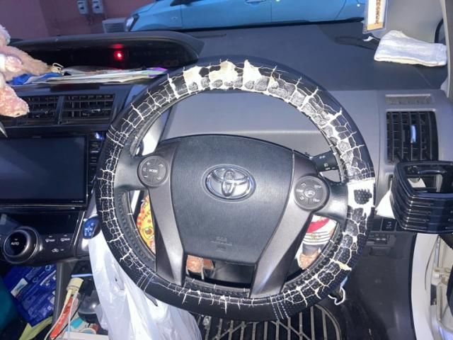 TOYOTA PRIUS Alpha 2015