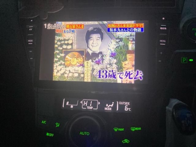 TOYOTA PRIUS Alpha 2015