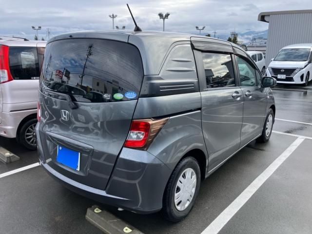 HONDA FREED Spike 2011