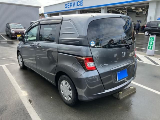 HONDA FREED Spike 2011