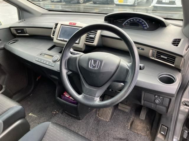 HONDA FREED Spike 2011