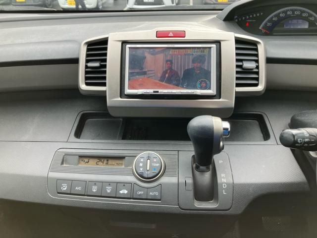 HONDA FREED Spike 2011