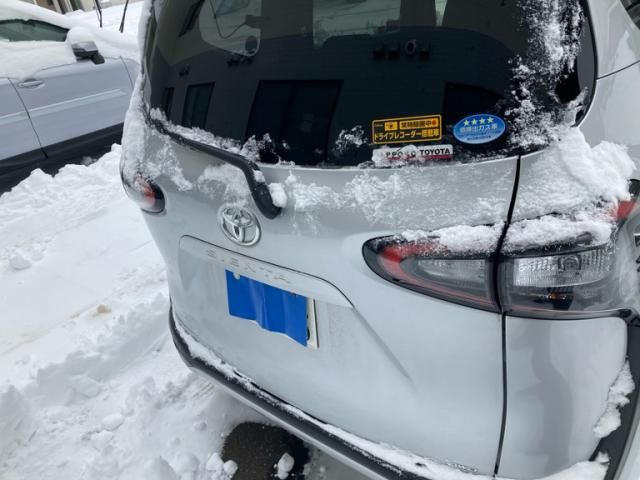 TOYOTA SIENTA 4WD 2015