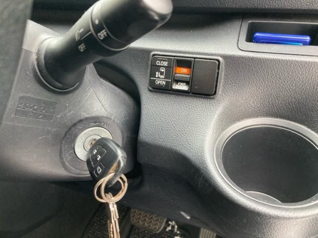 TOYOTA SIENTA 4WD 2015