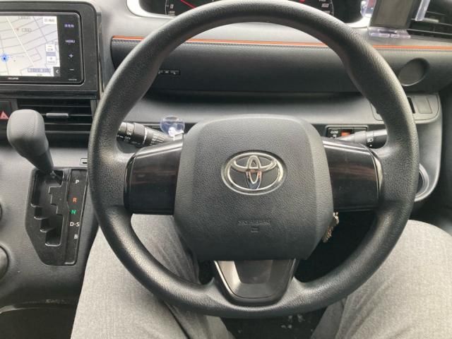 TOYOTA SIENTA 4WD 2015