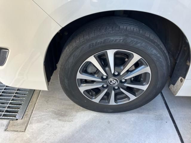 TOYOTA ESQUIRE HYBRID 2019