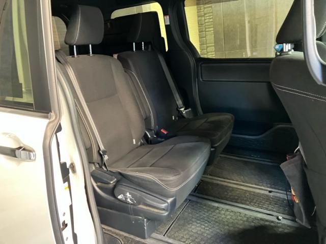 TOYOTA ESQUIRE HYBRID 2019