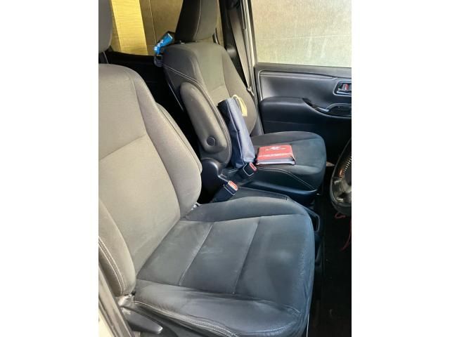 TOYOTA ESQUIRE HYBRID 2019