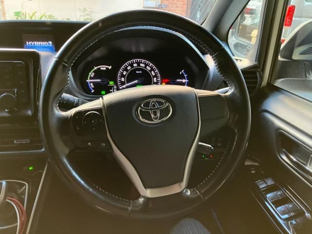 TOYOTA ESQUIRE HYBRID 2019