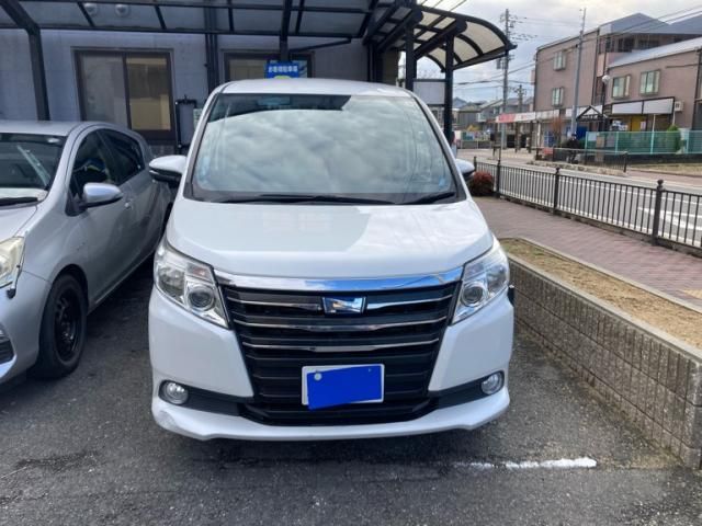 TOYOTA NOAH HYBRID 2014