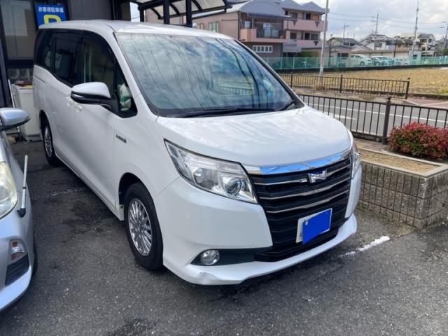 TOYOTA NOAH HYBRID 2014