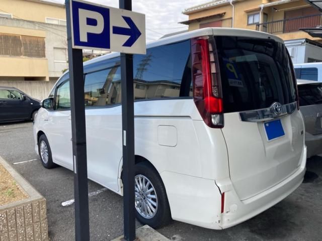 TOYOTA NOAH HYBRID 2014